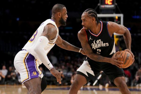 Los Angeles Lakers forward LeBron James, left, covers Los Angeles Clippers forward Kawhi Leonard  during a game in Los Angeles on Jan. 7, 2024. (Eric Thayer/AP Photo)