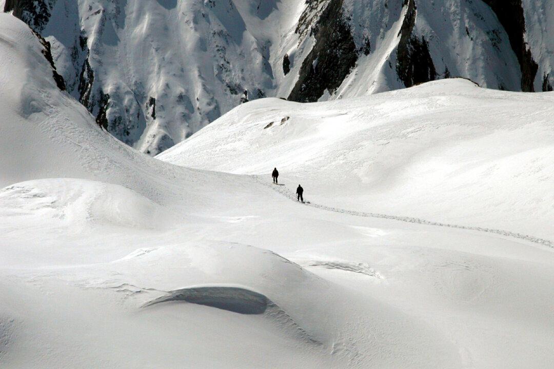 2 Hikers on Snowshoes, Hit by Avalanche in Italian Alps, Are Dead, Rescuers Say