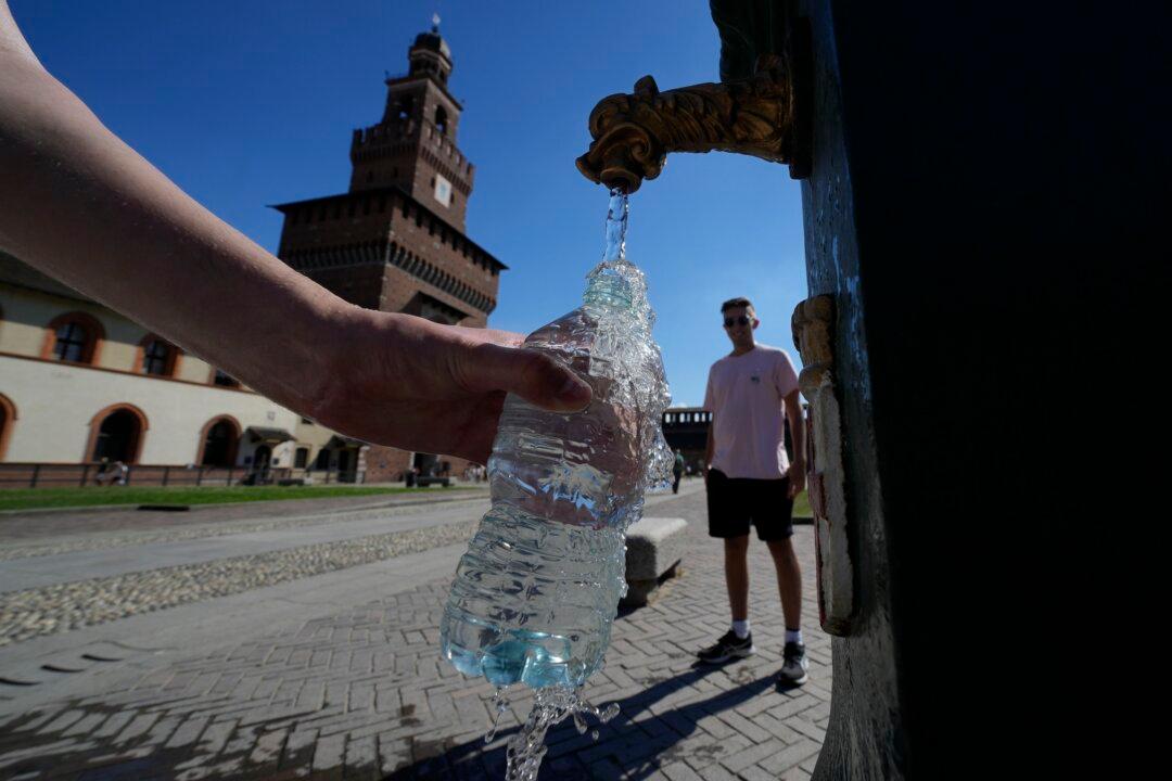Scientists Find About a Quarter Million Invisible Nanoplastic Particles in a Liter of Bottled Water