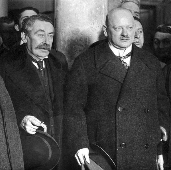 Aristide Briand (L) and Gustav Stresemann, 1926. (Public Domain)
