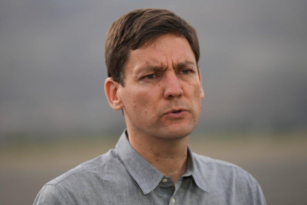 BC Premier Meets With Victoria Firefighter Suspended Over Letter