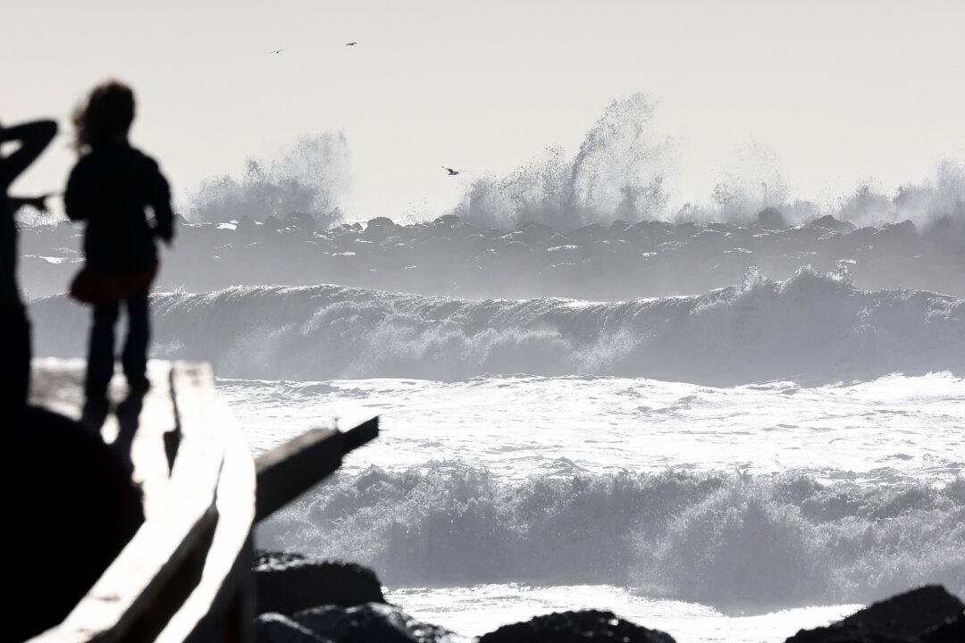 King Tides, High Surf Expected Along California Coast This Week