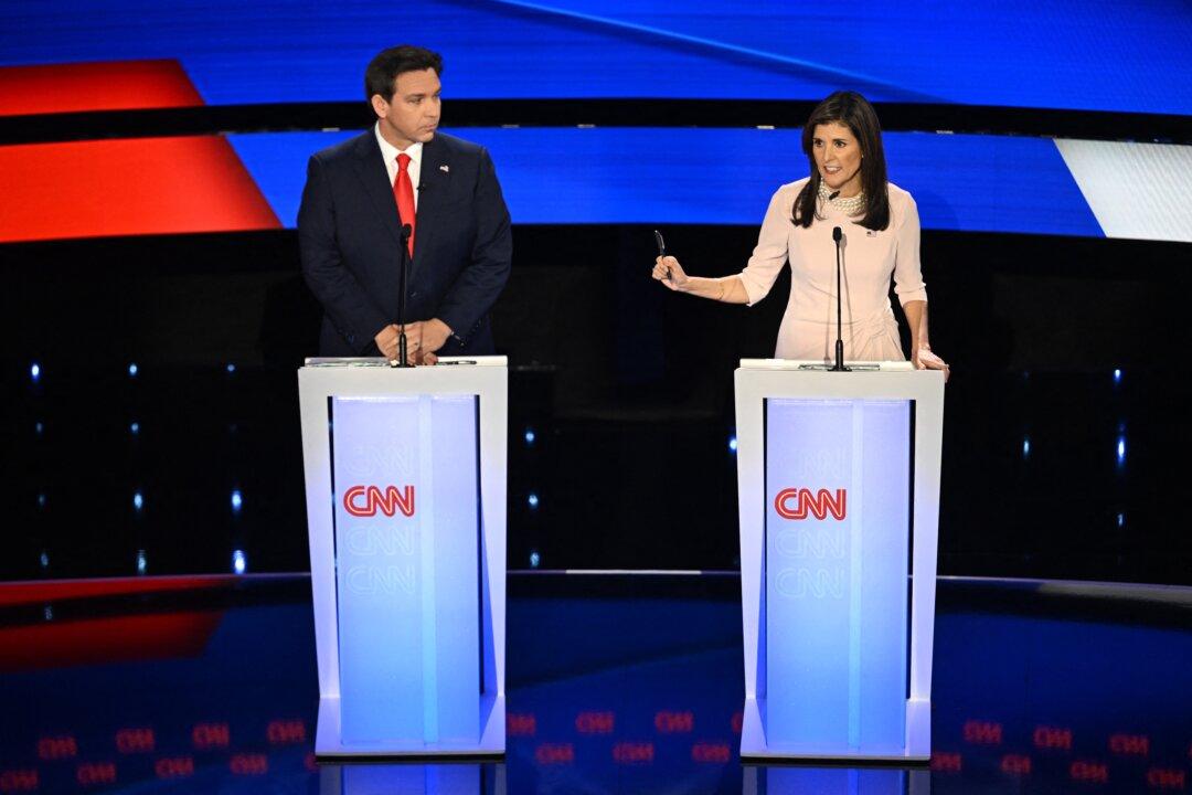DeSantis, Haley Clash on Records as Lawmakers, Leaders in Pre-Caucus Iowa Debate