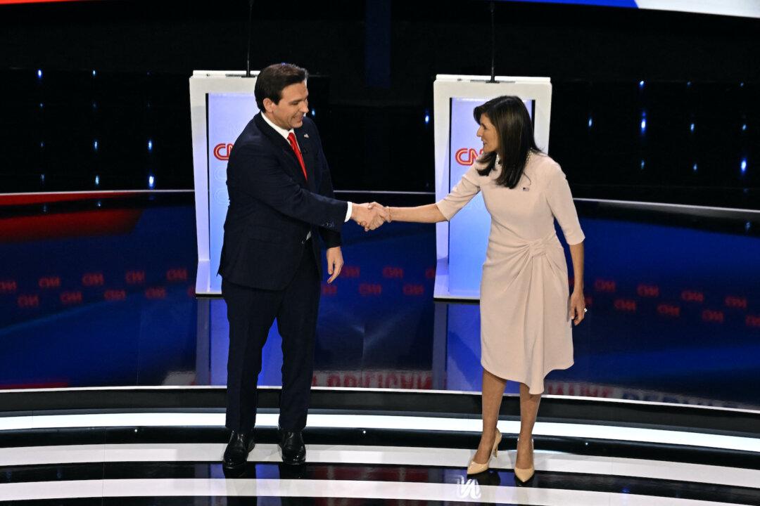 Haley, DeSantis Trade Insults at Heated Debate Ahead of Iowa Caucuses