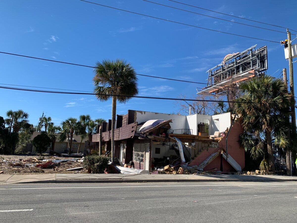 An apartment building sits ripped in half the day after an EF-3 tornado came through Lower Grand Lagoon, Fla., on Jan. 10, 2024. (T.J. Muscaro/The Epoch Times).