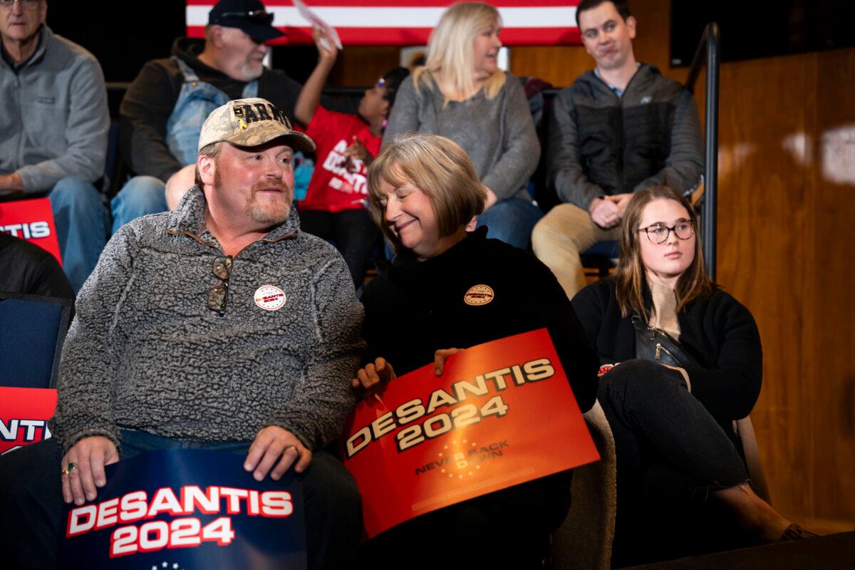 Supporters of Republican presidential candidate Florida Gov. Ron DeSantis attend a campaign event in Ames, Iowa, on Jan. 11, 2024. (Madalina Vasiliu/The Epoch Times)