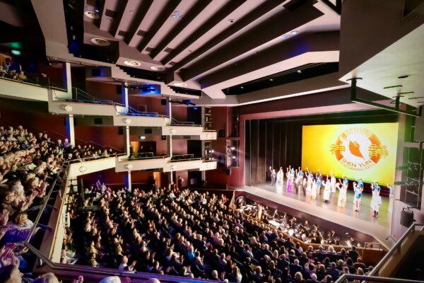 Shen Yun Performing Arts New Era Company's curtain call at the New Victoria Theatre in Woking, U.K., on Jan. 12, 2024. (The Epoch Times)