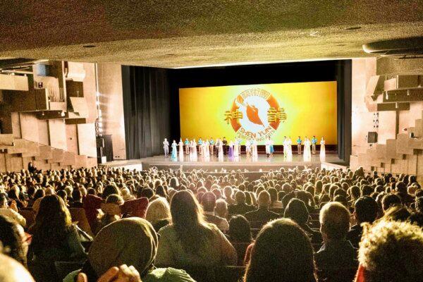 Shen Yun Performing Arts World Company's curtain call at the Zellerbach Hall in Berkeley, on Jan. 12, 2024. (The Epoch Times)