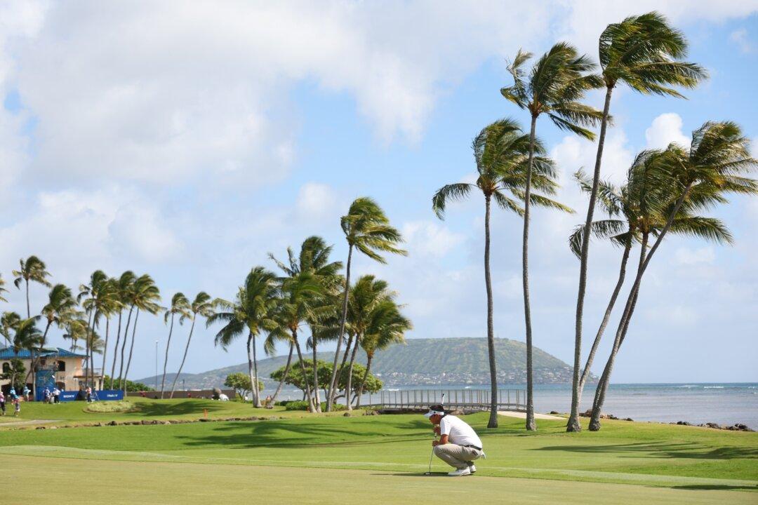 Three Share Lead at Midpoint of Sony Open in Hawaii