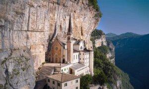 Basilica Built Hanging on a Cliff 500 Years Ago Looks Like It’s Floating Between Heaven and Earth