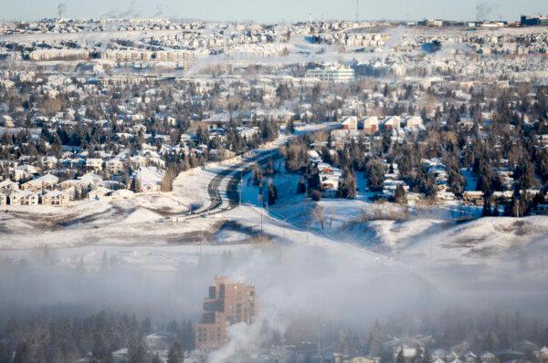 An ice fog hangs over steaming neighbourhoods in Calgary on Jan. 13, 2024. (The Canadian Press/Jeff McIntosh)
