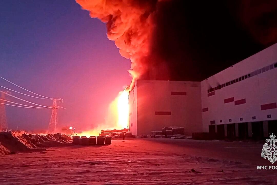 Huge Fire Engulfs Warehouse in Russia Outside City of St Petersburg