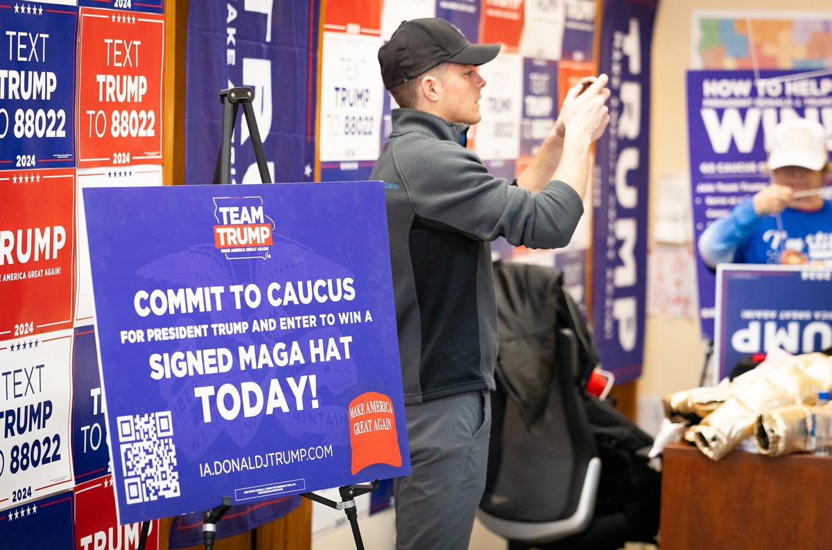 Iowa resident Conner Krachenfels volunteers at a Donald Trump election office outside of Des Moines, Iowa, on Jan, 13, 2024. (John Fredricks/The Epoch Times)