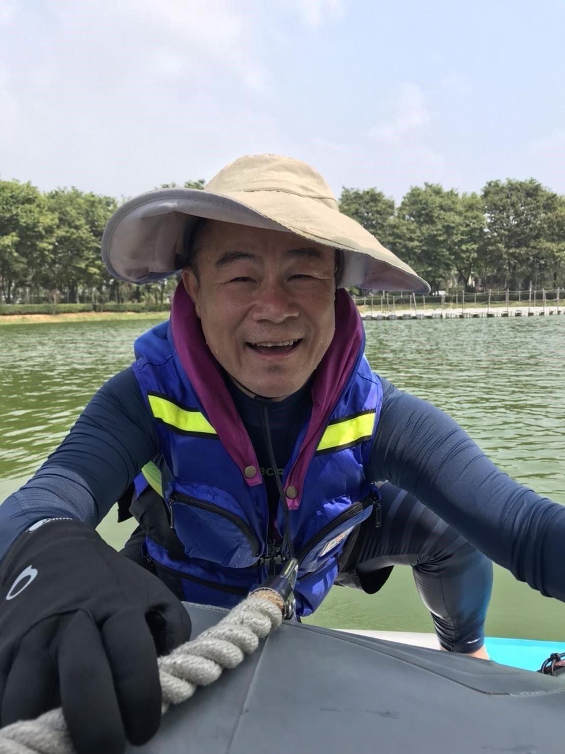 Mr. Huang, an avid sports lover, after accidentally falling into the water while learning windsurfing. (Photo provided by Mr. Huang)