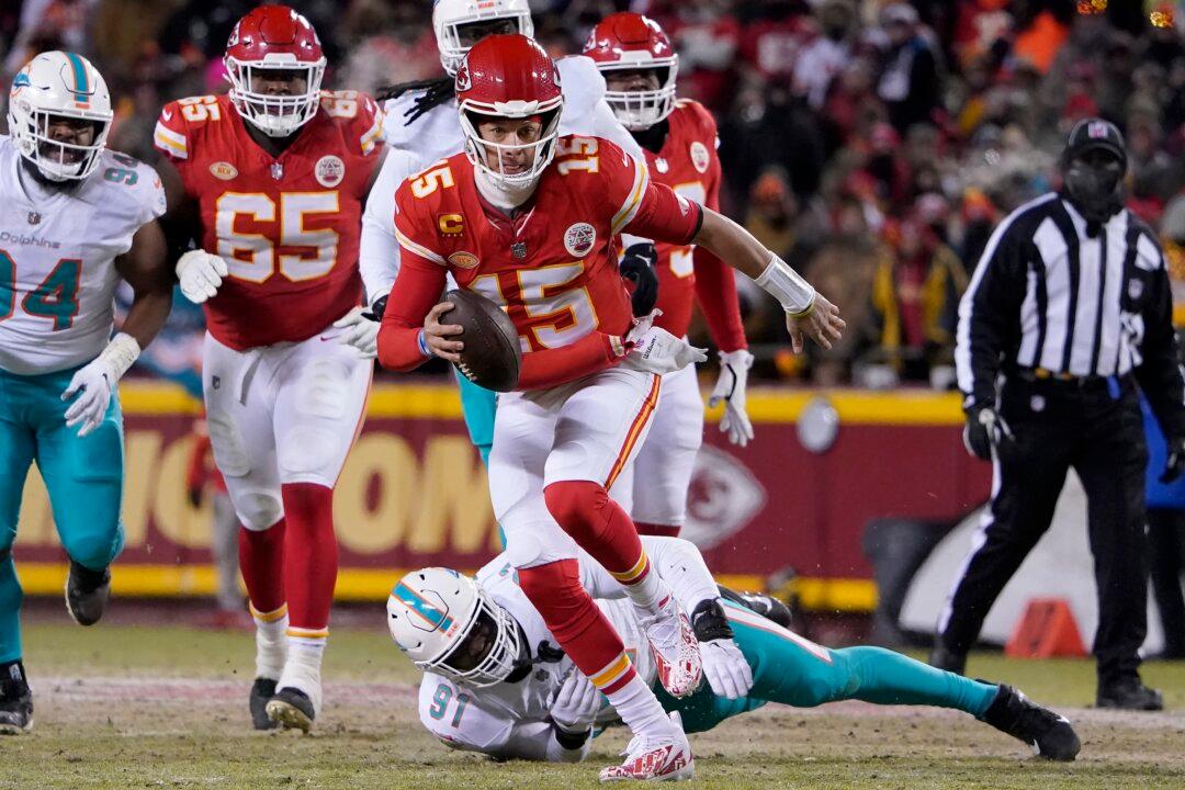 Patrick Mahomes Leads Chiefs to 26–7 Playoff Win Over Miami in Near-Record Low Temps