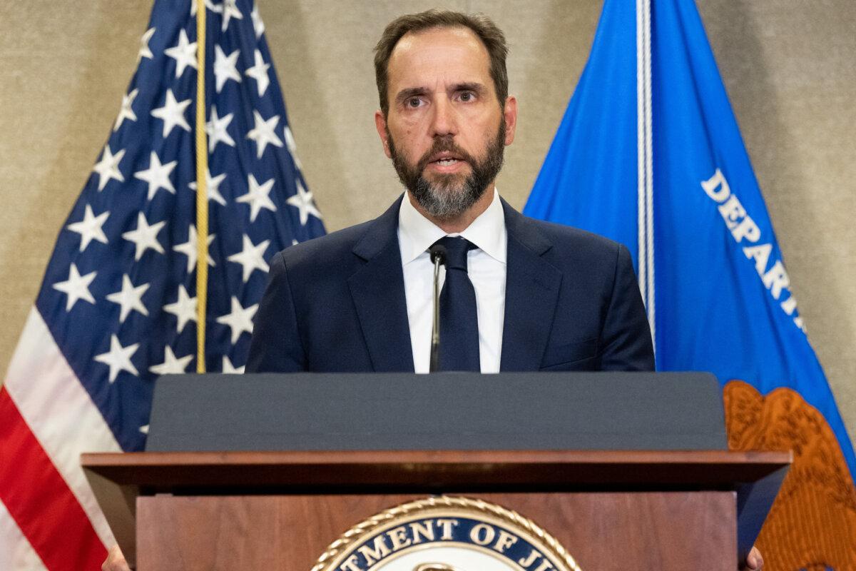 Special counsel Jack Smith speaks to members of the media at the US Department of Justice building in Washington, on Aug. 1, 2023. (Saul Loeb/AFP via Getty Images)