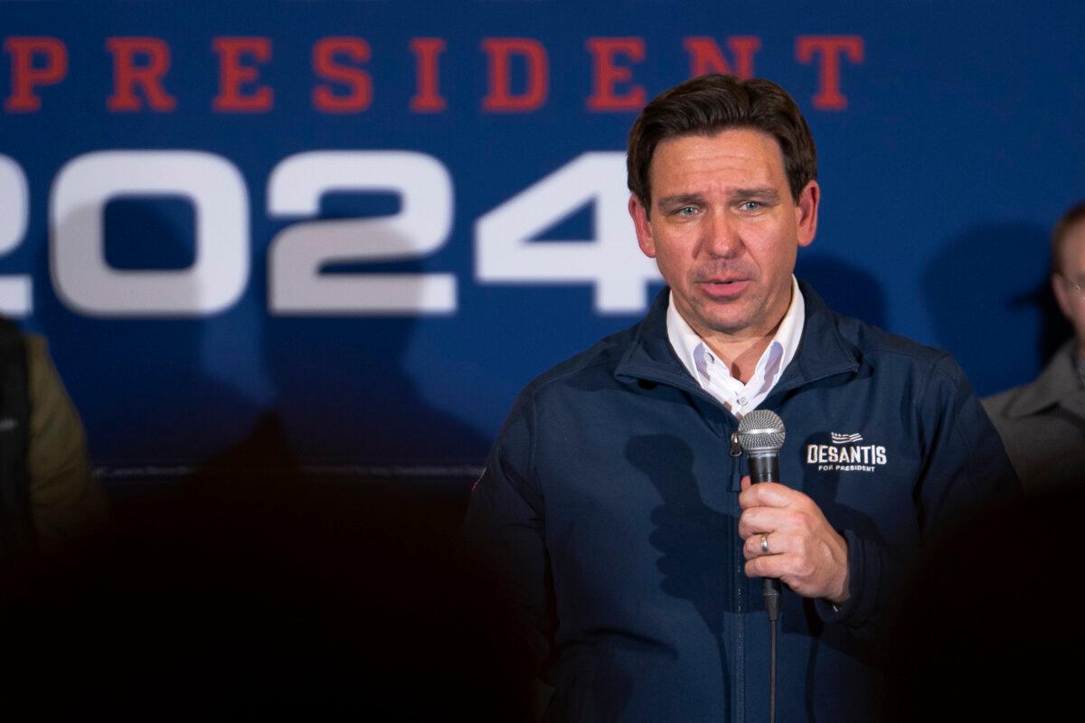 Republican presidential candidate Florida Gov. Ron DeSantis campaigns in Ankeny, Iowa, on Jan. 14, 2024. (Madalina Vasiliu/The Epoch Times)
