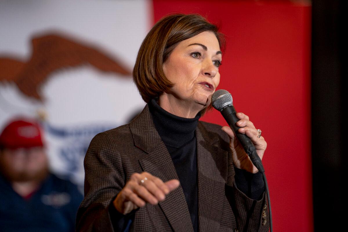 Iowa Gov. Kim Reynolds introduces Republican presidential candidate Florida Gov. Ron DeSantis during a campaign event ahead of the 2024 Iowa caucuses in Ankeny, Iowa, on Jan. 14, 2024. Reynolds said reopening Iowa's only nuclear power facility would benefit the state. (Madalina Vasiliu/The Epoch Times)