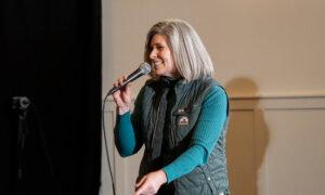 Sen. Ernst Gives Biden Officials ‘Squeal Award’, Cites Empty Oval Office, Federal Buildings