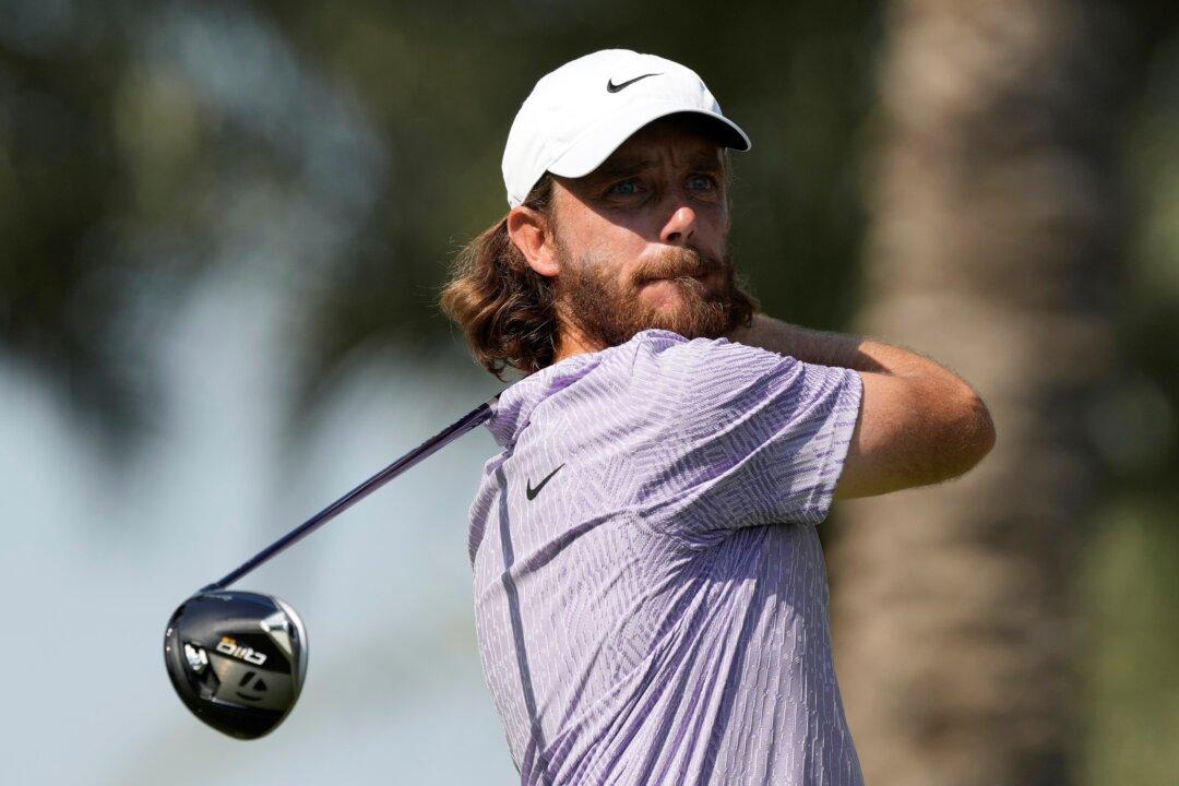 Fleetwood Capitalizes on McIlroy’s Error on the 18th to Win Dubai Invitational by 1 Shot