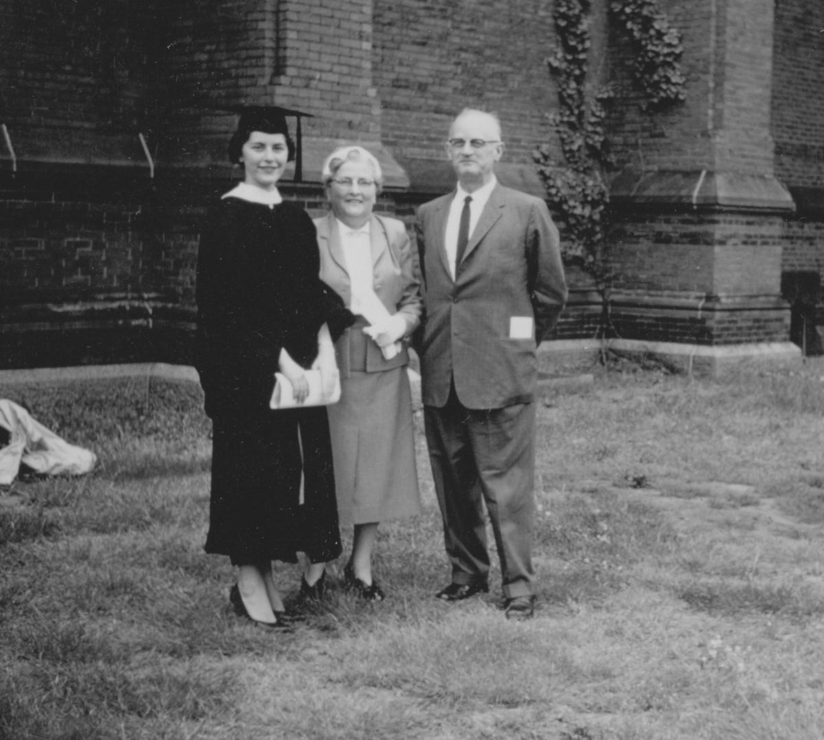 Barbara Feigin (L) at the Harvard-Radcliffe program graduation, June 1960. (Courtesy of Barbara Feigin)