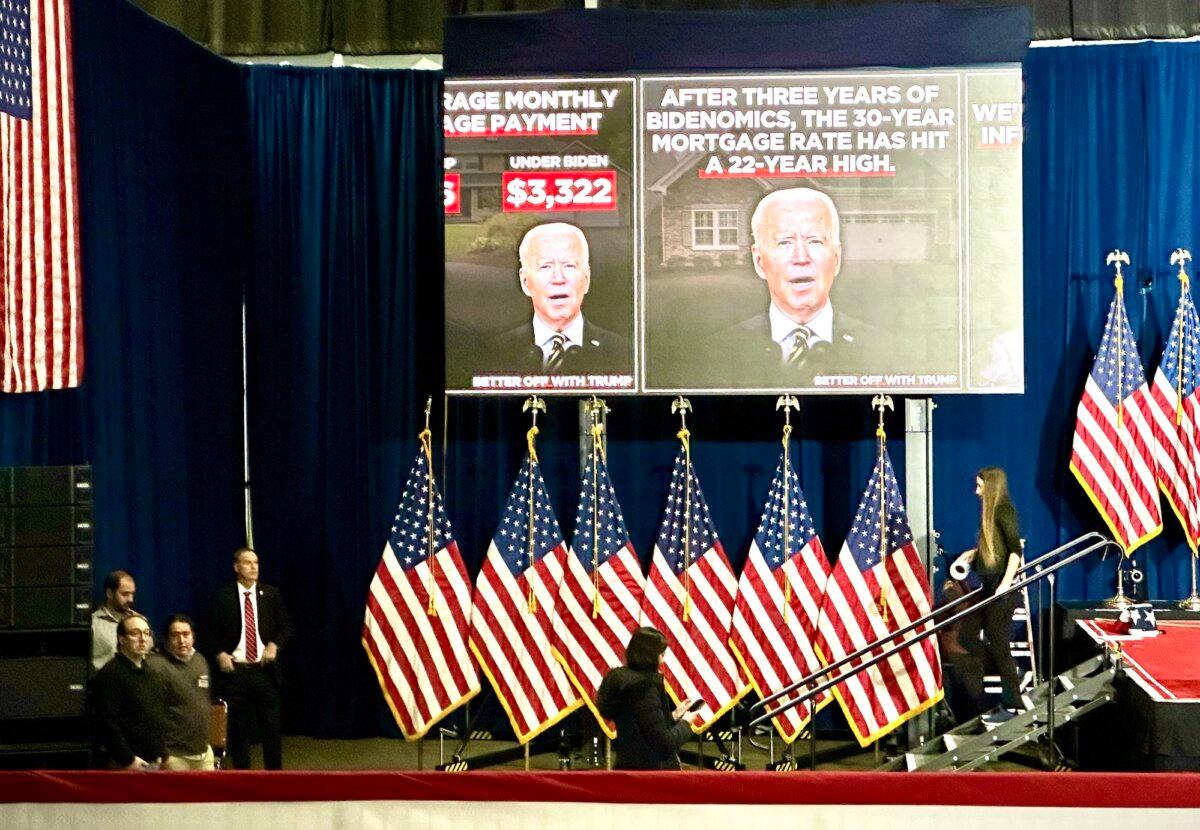 Campaign staff and volunteers for presidential candidate Donald Trump prepare the stage for an after-caucus celebration in Des Moines, Iowa, on Jan. 15, 2024. (John Fredricks/The Epoch Times)