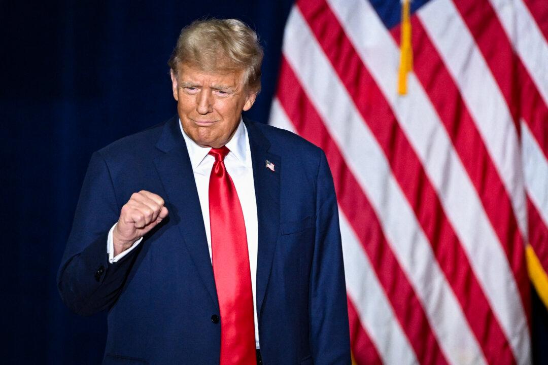 Trump Strikes Unifying Tone, Praises Competitors in Iowa Victory Speech