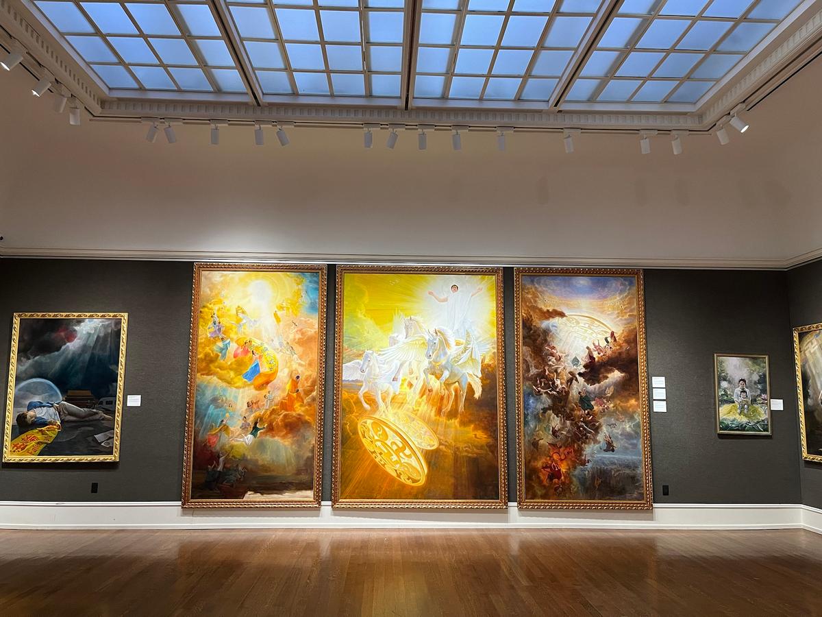 <span style="font-weight: 400;">The silver award-winning work </span><span style="font-weight: 400;">“The Infinite Grace of Buddha,” a triptych by (L–R) Hung-Yu Chen of Taiwan, Yuan Li of Japan, and Shao-Han Tsai of Taiwan. Oil on canvas; (L panel) 107 3/8 inches by 56 4/8 inches; (C panel) 107 3/8 inches by 74 5/8 inches; and (R panel) 107 3/8 inches by 56 4/8 inches. </span><span style="font-weight: 400;">(Ruby Bui/The Epoch Times)</span>