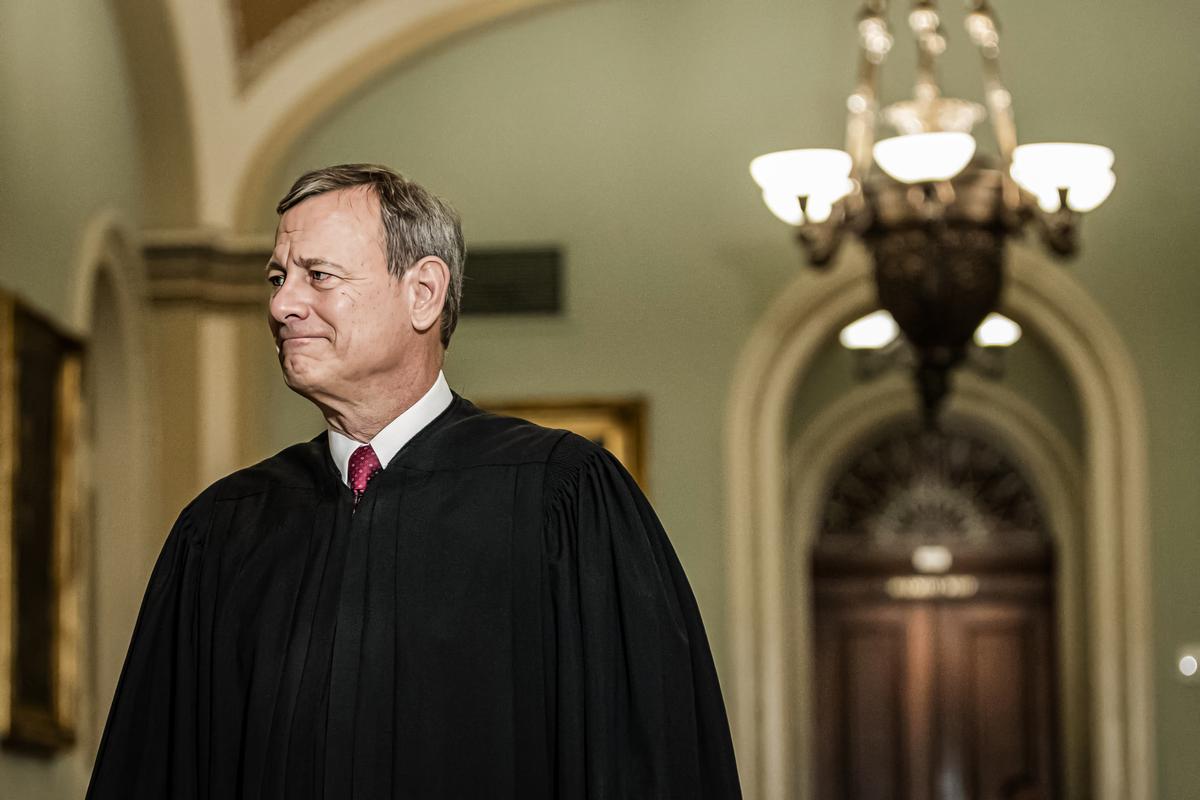 Supreme Court Chief Justice John Roberts arrives at the Senate chamber for impeachment proceedings at the U.S. Capitol on Jan. 16, 2020. (Drew Angerer/Getty Images)