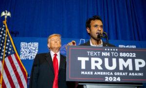 Ramaswamy Urges DeSantis, Haley to Drop Out and Endorse Trump for President