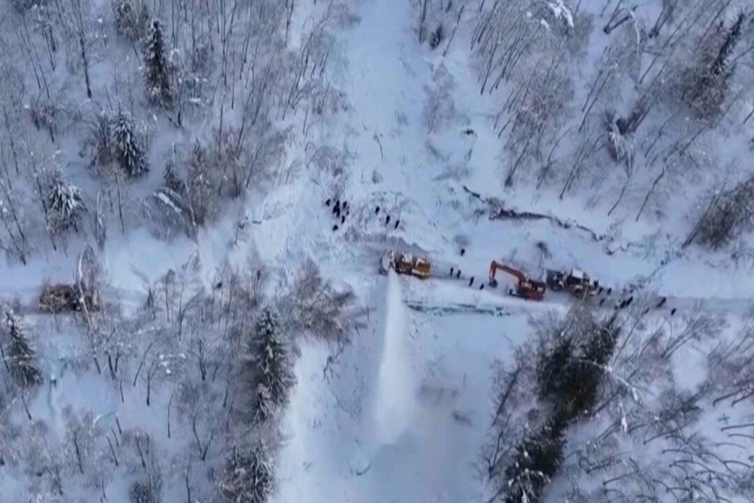 About 1,000 Tourists Trapped in China’s Xinjiang After Avalanches