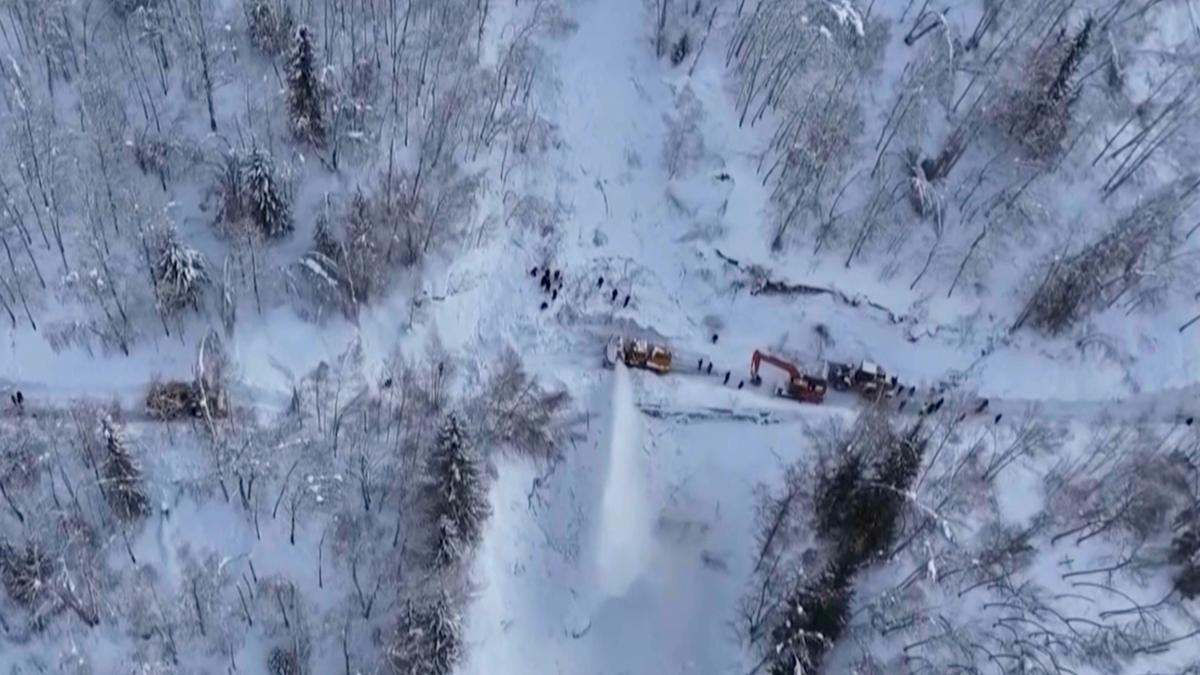 About 1,000 Tourists Trapped in China’s Xinjiang After Avalanches