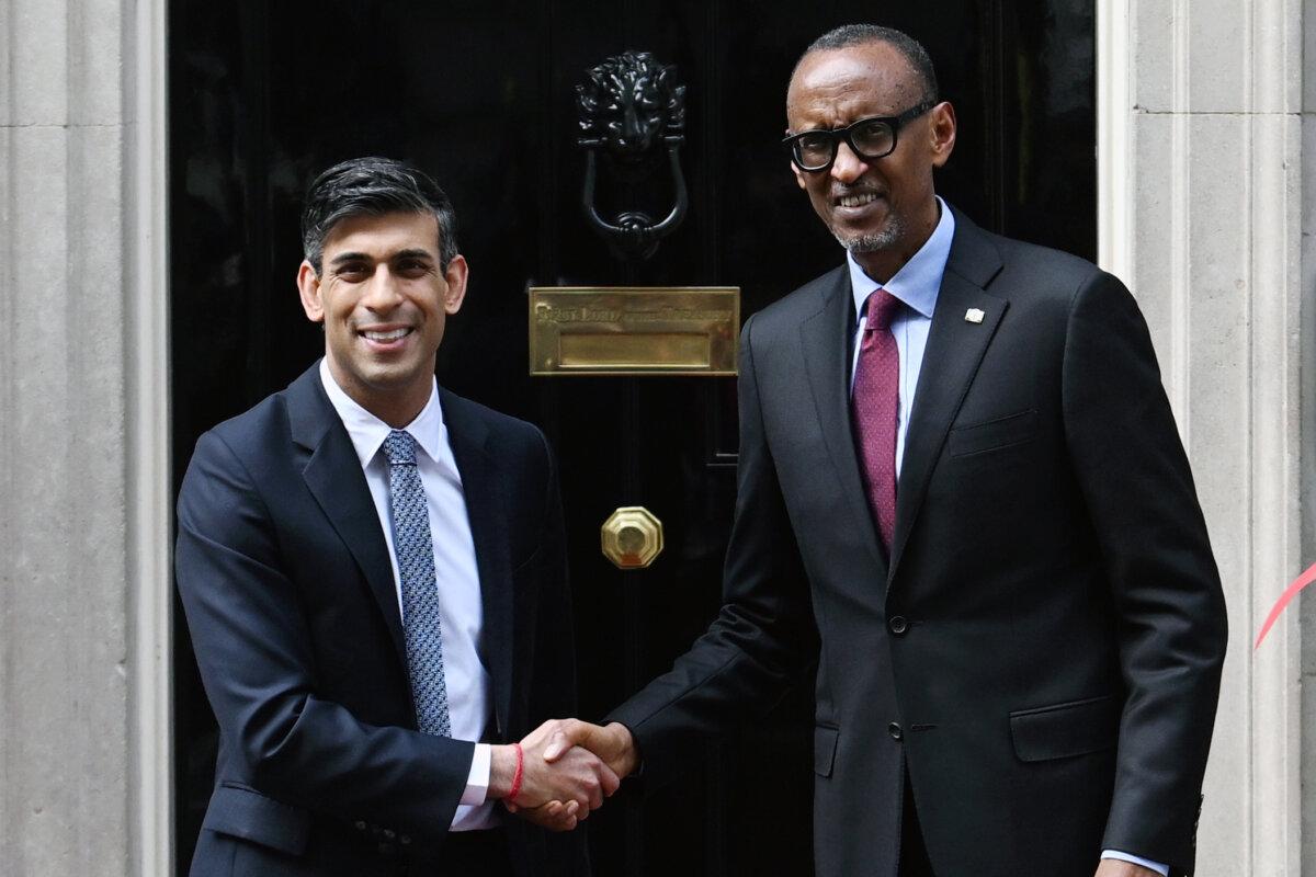President of Rwanda Paul Kagame (R) meets British Prime Minister Rishi Sunak at Downing Street in London on May 4, 2023. (Charles McQuillan/Getty Images)