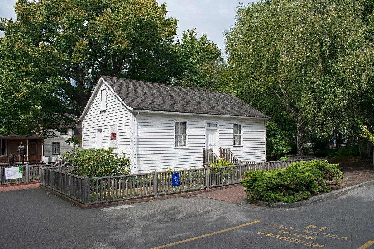 The St. Anne's Schoolhouse in Victoria, Canada, was used by the Order of the Sisters of St. Anne. (<a title="User:Ymblanter" href="https://commons.wikimedia.org/wiki/User:Ymblanter">Ymblanter</a>/<a href="https://creativecommons.org/licenses/by-sa/4.0/deed.en">CC BY-SA 4.0</a>)