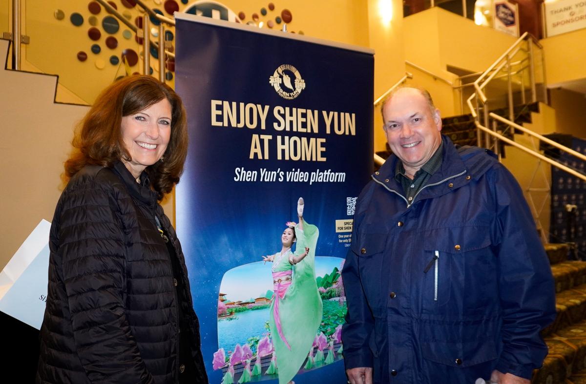 Theatergoers Waited 10 Years to See Shen Yun and Were Not Disappointed