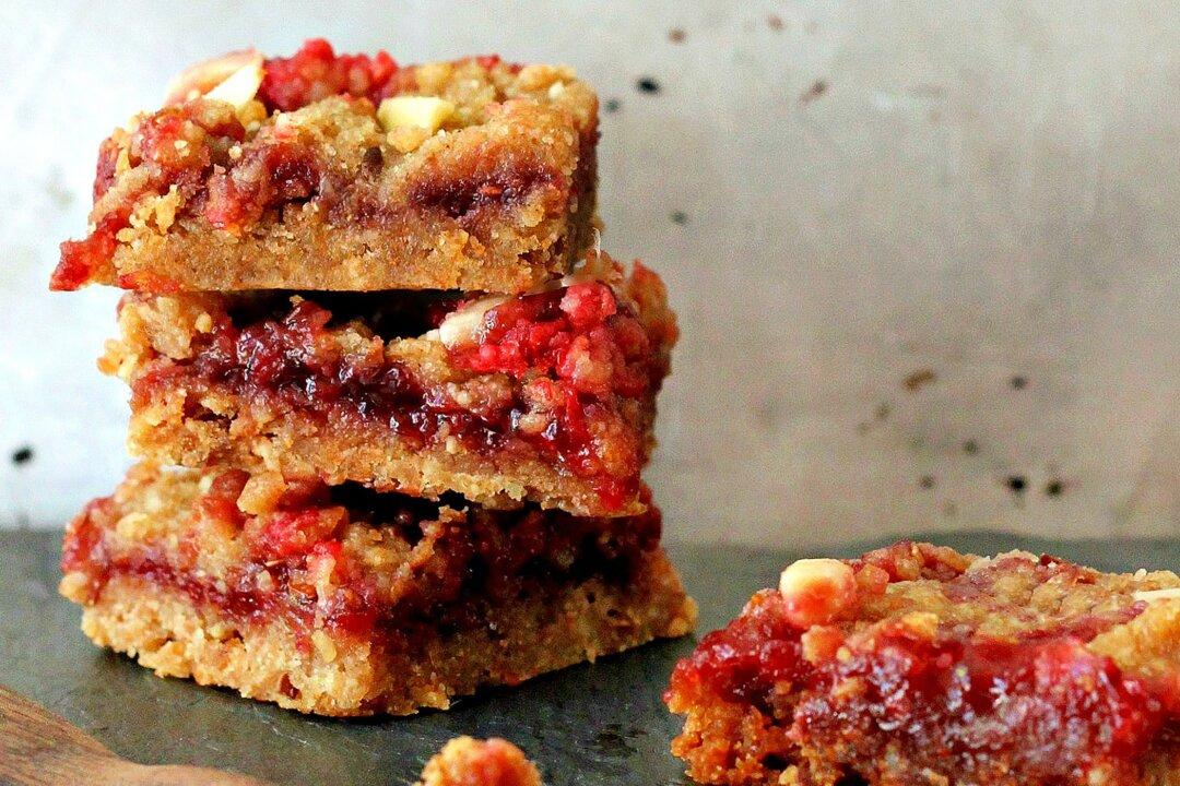 A Gluten-Free Streusel Bar With an Extra-Toasty Step