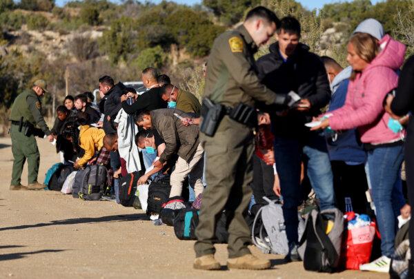 Number of Chinese Illegally Crossing US-Mexico Border Surges 500 Percent in San Diego Sector