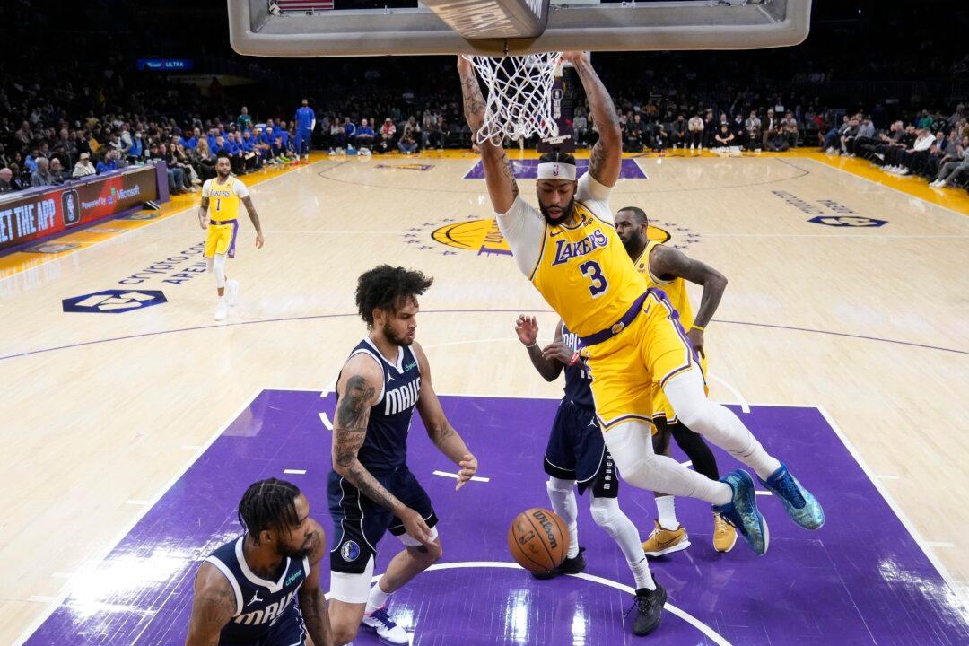 Anthony Davis, Lakers Overcome Luka Doncic’s Triple-Double to Beat Mavericks, 127–110