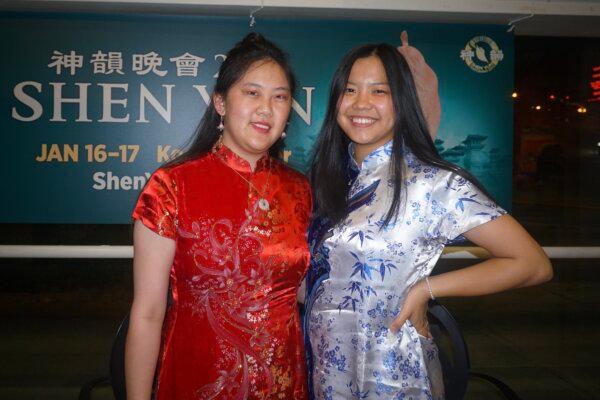 Helen Yang and Maile Yang at the Shen Yun Performing Arts performance at Koger Center for the Arts on Jan. 17, 2024. (Yawen Hung/Epochtimes)