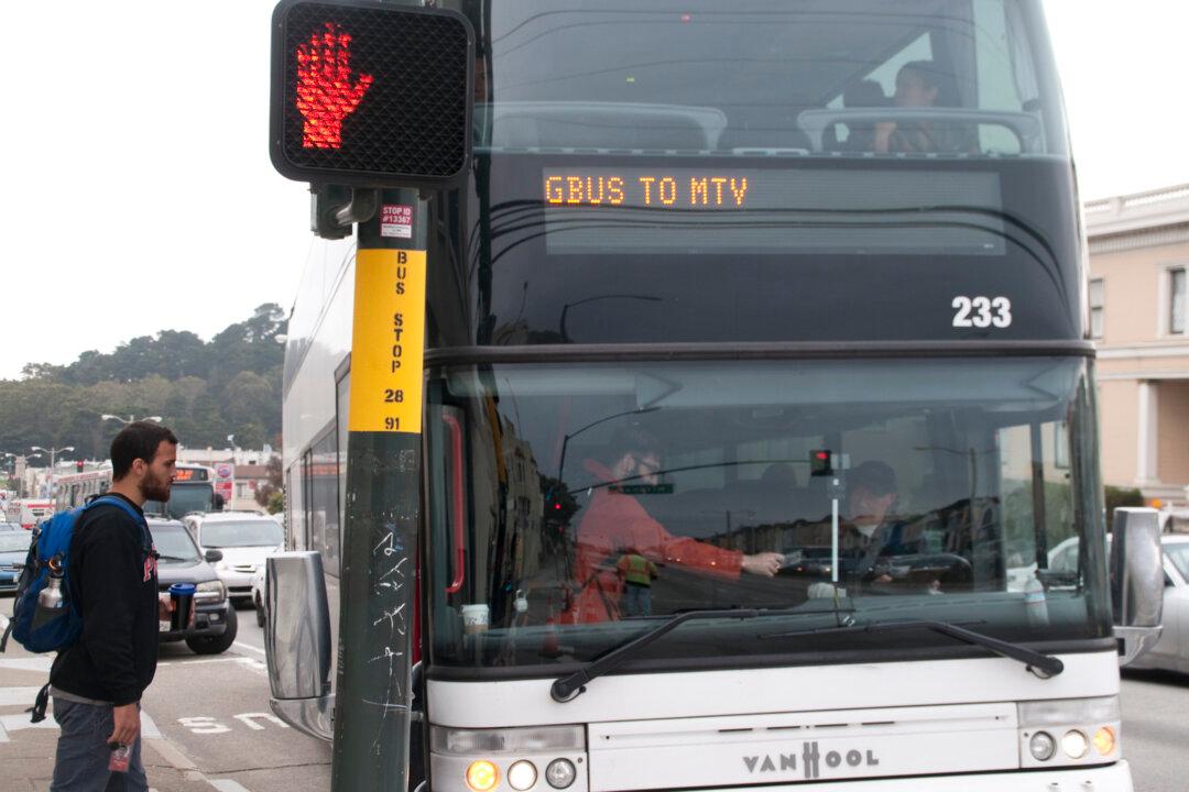 One Injured After Electric Google Bus Rolls Downhill in San Francisco, Crashes Into 9 Vehicles