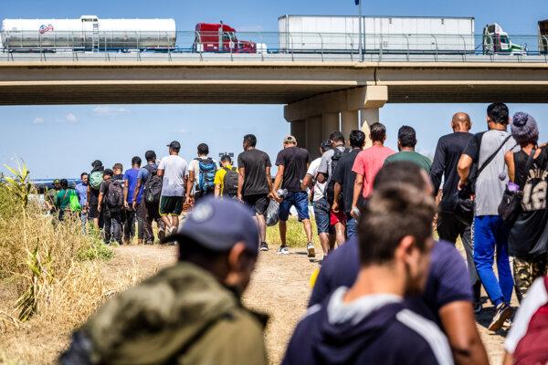 Illegal immigrants walk toward a U.S. Border Patrol checkpoint after crossing the U.S.–Mexico border in Eagle Pass, Texas, on Sept. 28, 2023. (John Moore/Getty Images)