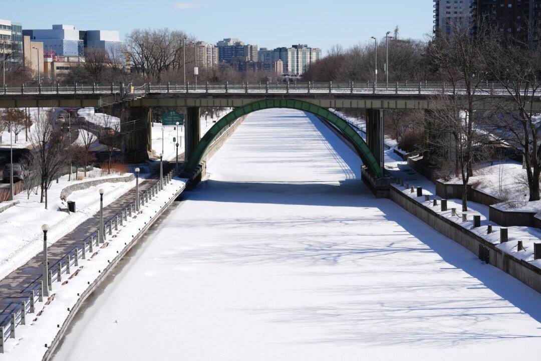 Thin Ice: Ottawa’s Rideau Canal Still Isn’t Open for Skating, Despite Cold Weather