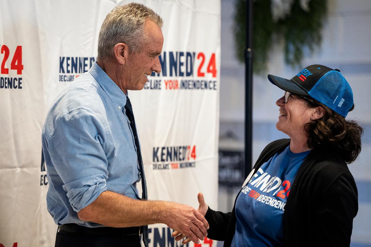 Independent presidential candidate Robert F. Kennedy Jr. greets a supporter during his campaign rally in Phoenix, Ariz., on Dec. 20, 2023. (Rebecca Noble/Getty Images)