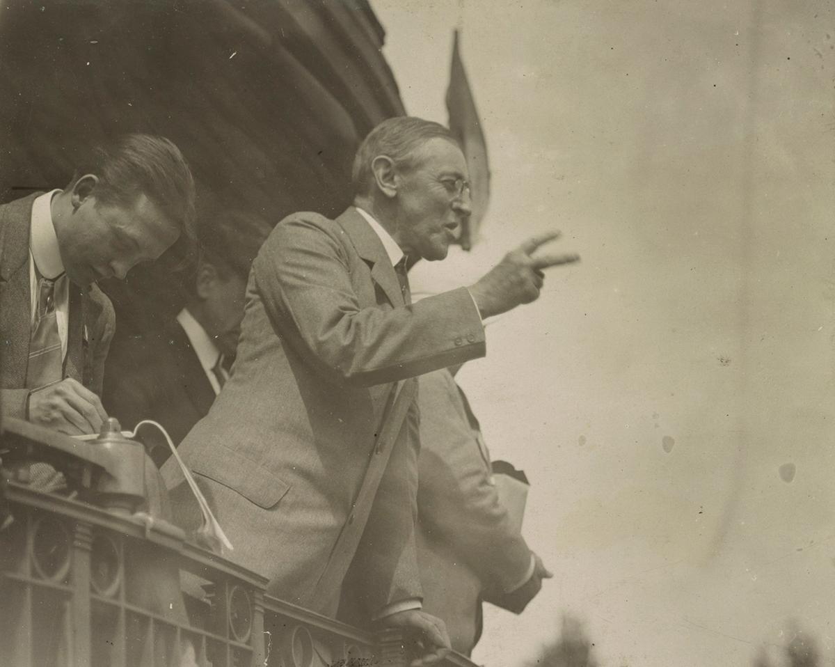 Gov. Woodrow Wilson campaigning by train for president in Bradford, Ohio, in 1912. Library of Congress. (Public Domain)