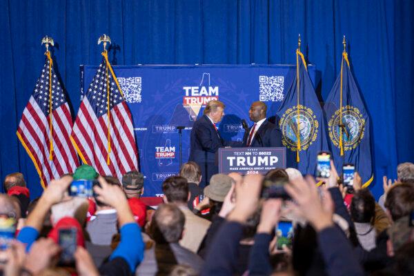 Sen. Tim Scott (R-S.C.) (R) endorses Republican presidential candidate and former President Donald J. Trump during a campaign event in Concord, N.H., on Jan. 19, 2024. (Madalina Vasiliu/The Epoch Times)