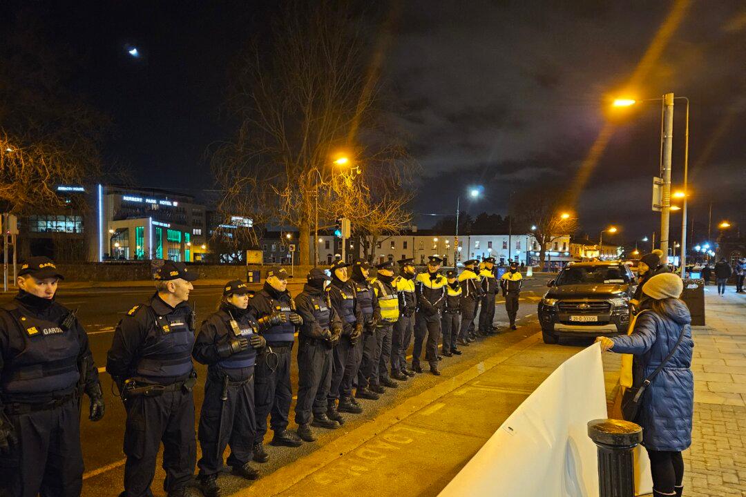 Irish Police ‘Unwittingly’ Used by Chinese Regime During Premier Visit, Demonstrators Say