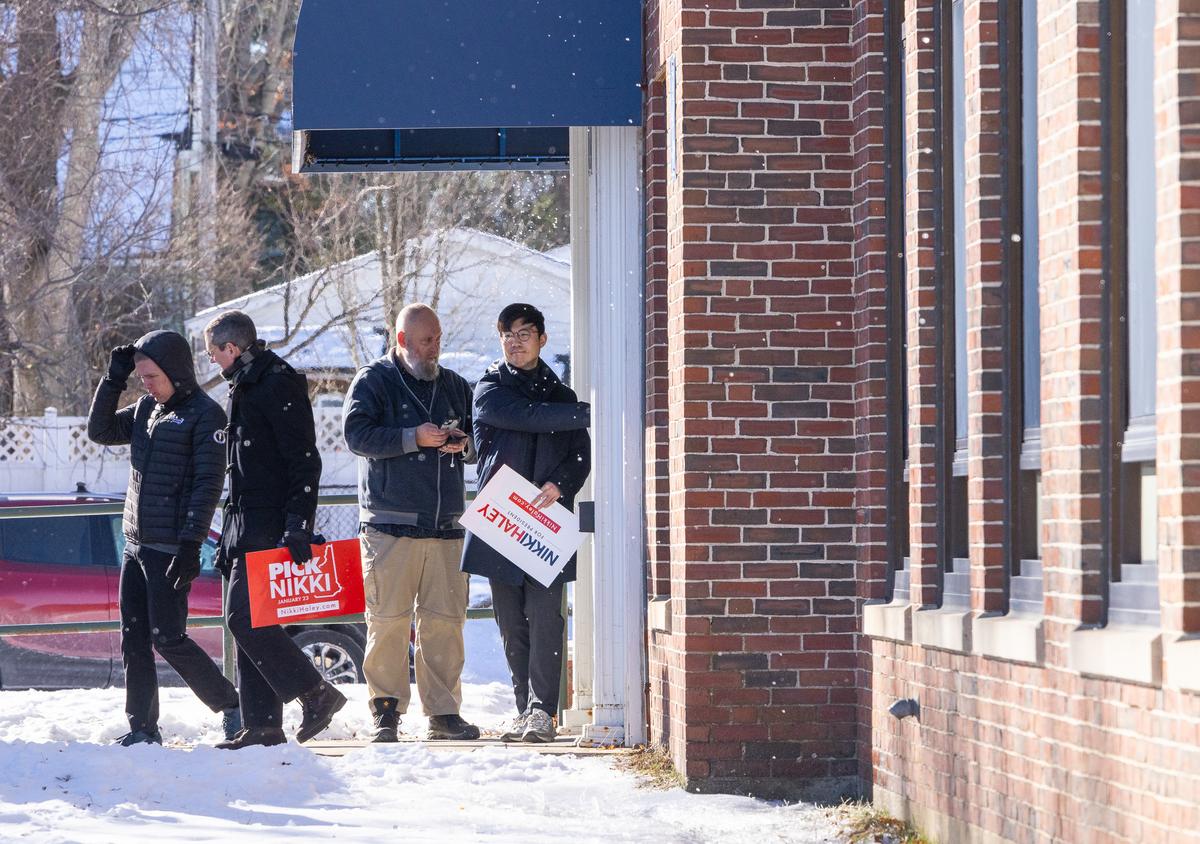 People gather to hear presidential candidate Nikki Haley speak in Derry, New Hampshire, on Jan. 21, 2024. (John Fredricks/The Epoch Times)