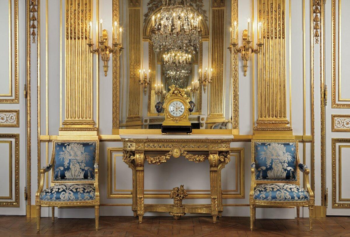The Salon Doré was built in 1781 and installed in the Hôtel de Neuchâtel in Paris. Typical of pre-revolutionary Paris, it was gilded with paneled walls and rich fabrics; the Legion has taken care to return it to its original opulence. (Courtesy Legion of Honor)