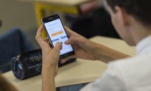 Mobile Phones Now Banned in Schools Across Australia