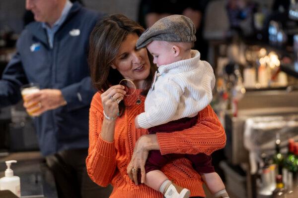 Republican presidential candidate Nikki Haley holds Arthur Coweete, 16 months, from Bow, New Hampshire, during a campaign event at T-BONES Great American Eatery restaurant in Concord, N.H., on Jan. 22, 2024. (Madalina Vasiliu/The Epoch Times)
